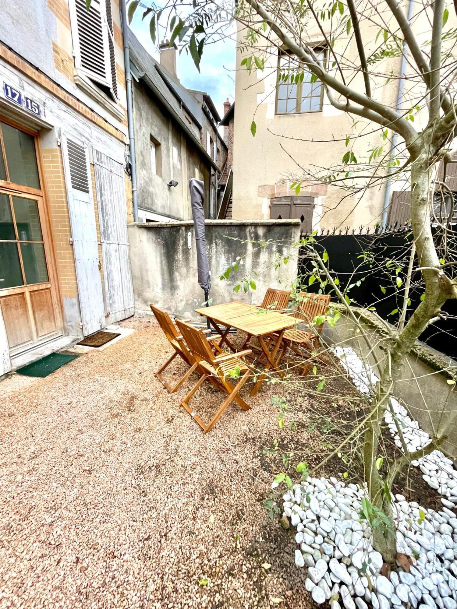 La Maison Des Cours - Wifi - Centre Ville Moulins  Exterior photo